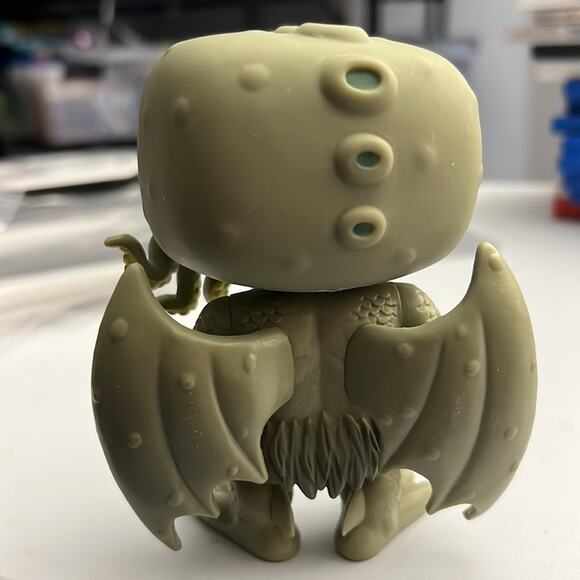 Funko POP Literature: HP Lovecraft Cthulhu Action Figure - Picture 5 of 8